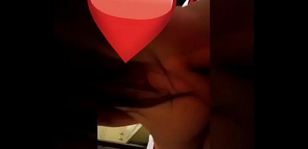 Abriendole las nalgas a mi novia